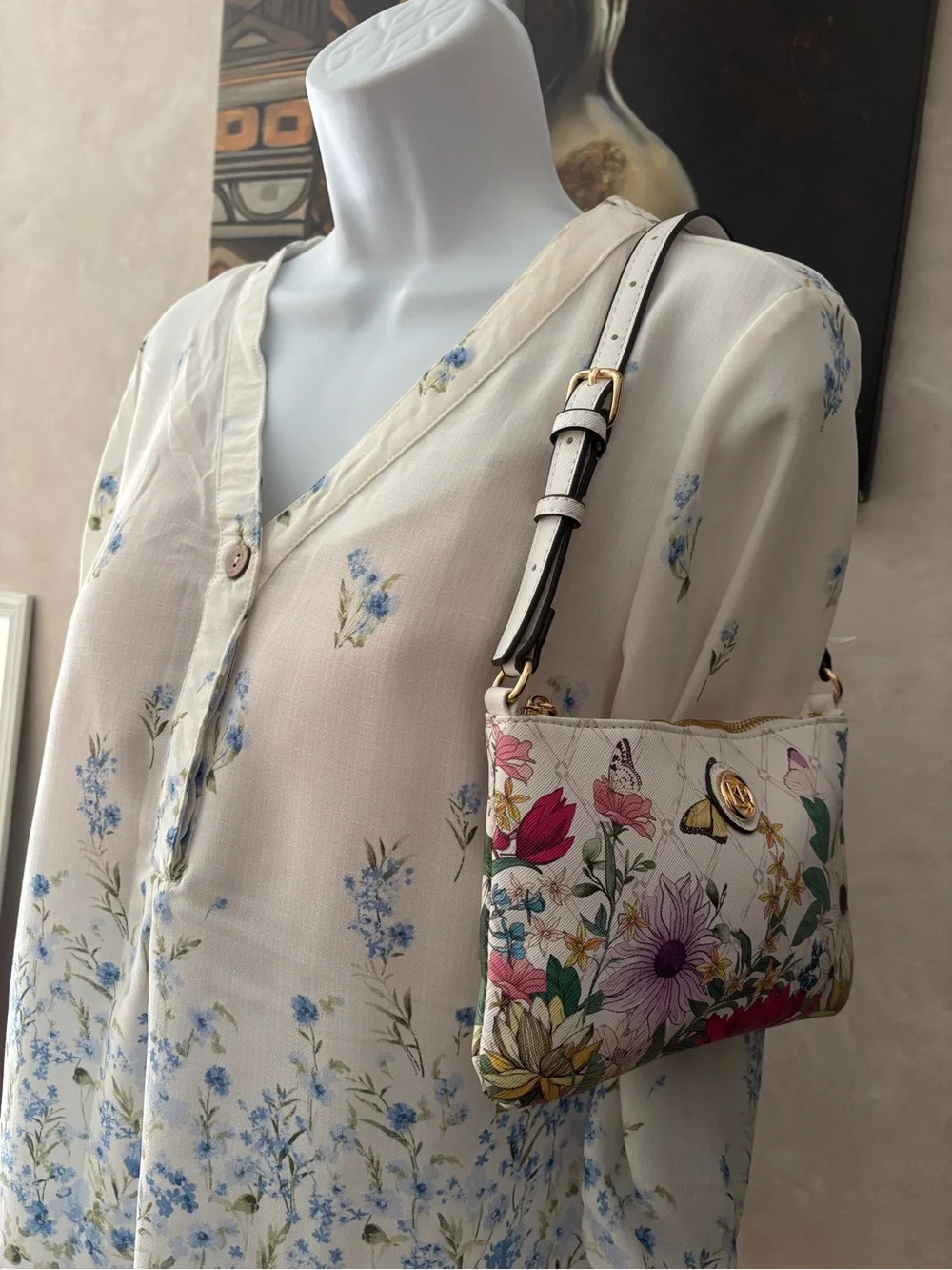 Kim Rogers floral leather zip bag! 9.5 by 6.5 inches